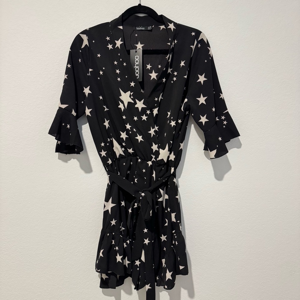 Boohoo Star Print V Neck Belted Black Ruffled Short Sleeve Romper